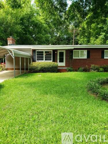 Macon House: 4017 Lindwood Dr