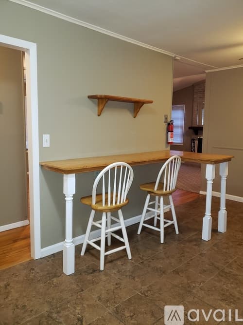 Macon House: 4017 Lindwood Dr