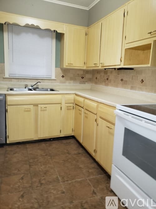 Macon House: 4017 Lindwood Dr