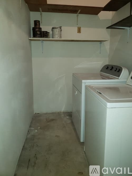 Macon House: 4017 Lindwood Dr