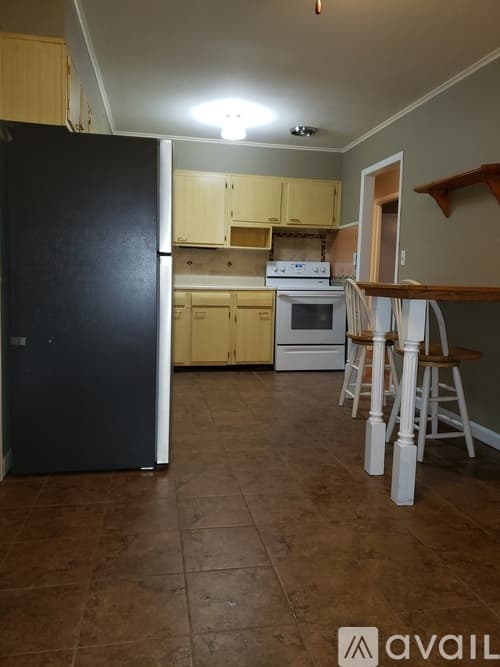 Macon House: 4017 Lindwood Dr