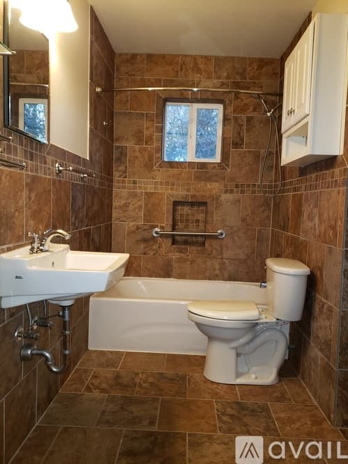 Macon House: 4017 Lindwood Dr