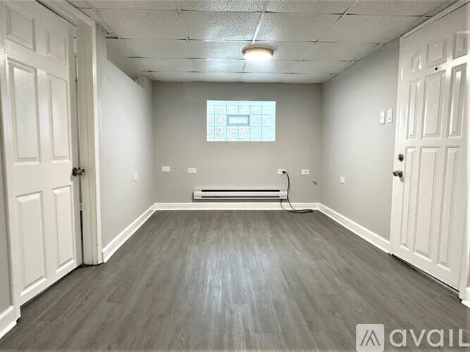 Chicago Apartment: 3517 21 W Grace St