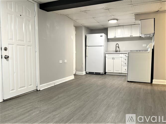 Chicago Apartment: 3517 21 W Grace St