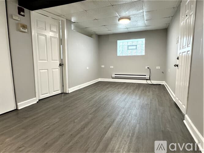 Chicago Apartment: 3517 21 W Grace St
