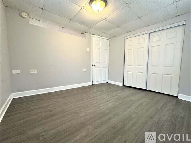 Chicago Apartment: 3517 21 W Grace St