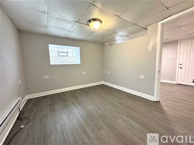 Chicago Apartment: 3517 21 W Grace St
