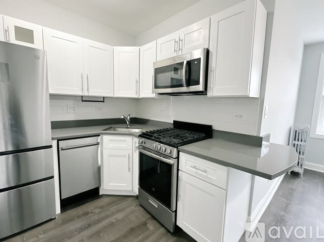 Chicago Apartment: 1521 W Sherwin Ave