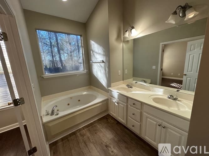 Alabaster House: 108 Gardenside Dr