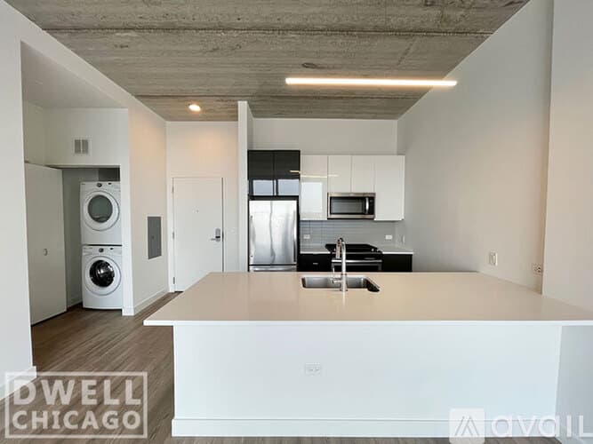 Chicago Apartment: 734 W Sheridan Rd