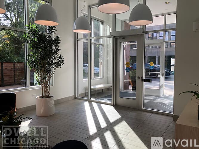 Chicago Apartment: 734 W Sheridan Rd