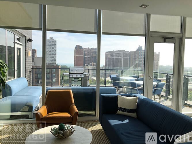 Chicago Apartment: 734 W Sheridan Rd