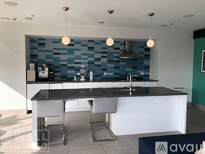 Chicago Apartment: 734 W Sheridan Rd