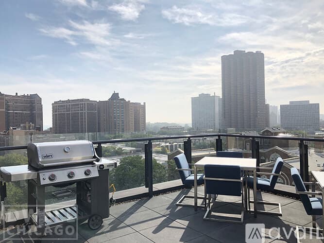 Chicago Apartment: 734 W Sheridan Rd