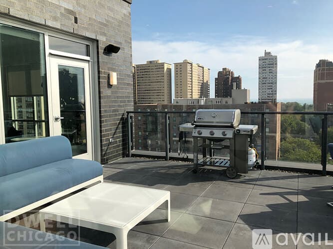 Chicago Apartment: 734 W Sheridan Rd