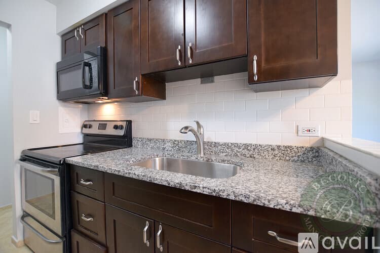Chicago Apartment: 6001 N Kenmore Ave