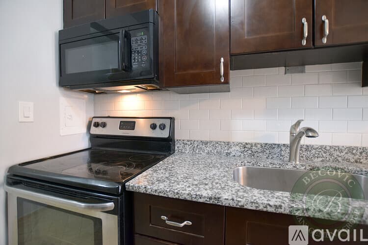 Chicago Apartment: 6001 N Kenmore Ave