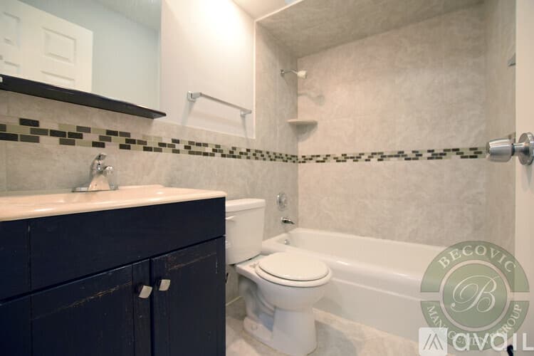 Chicago Apartment: 6001 N Kenmore Ave