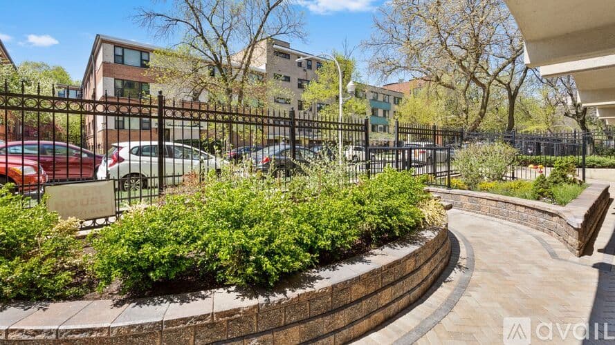 Chicago Apartment: 6001 N Kenmore Ave