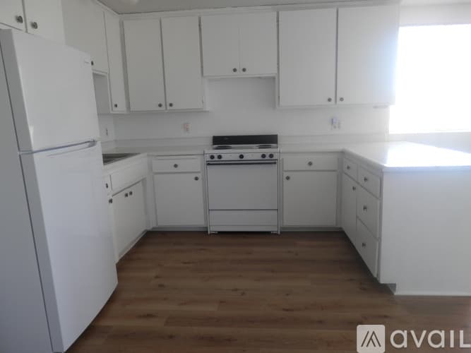 Landers Apartment: 1050 Alta Ave