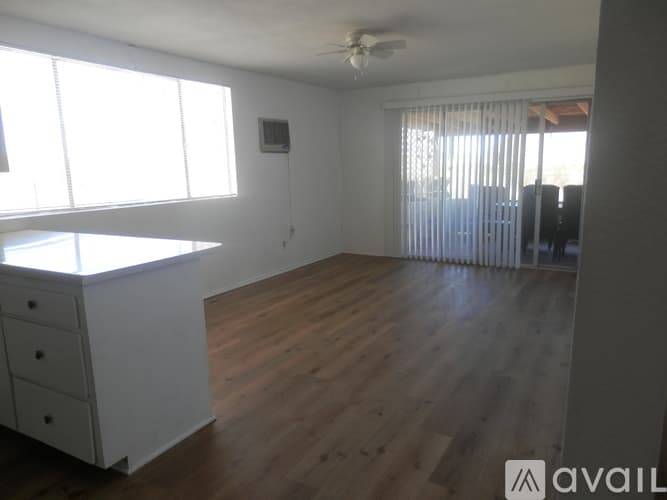Landers Apartment: 1050 Alta Ave