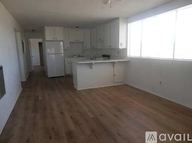 Landers Apartment: 1050 Alta Ave