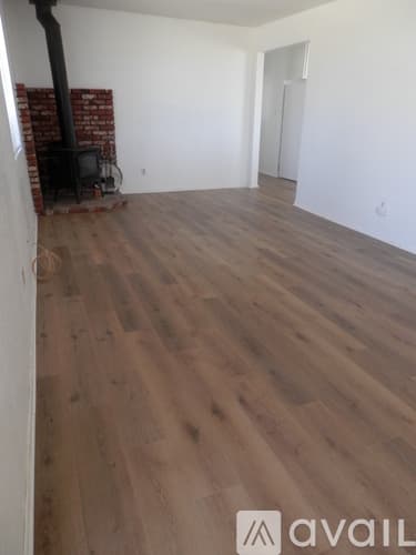 Landers Apartment: 1050 Alta Ave