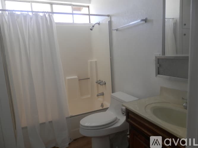Landers Apartment: 1050 Alta Ave