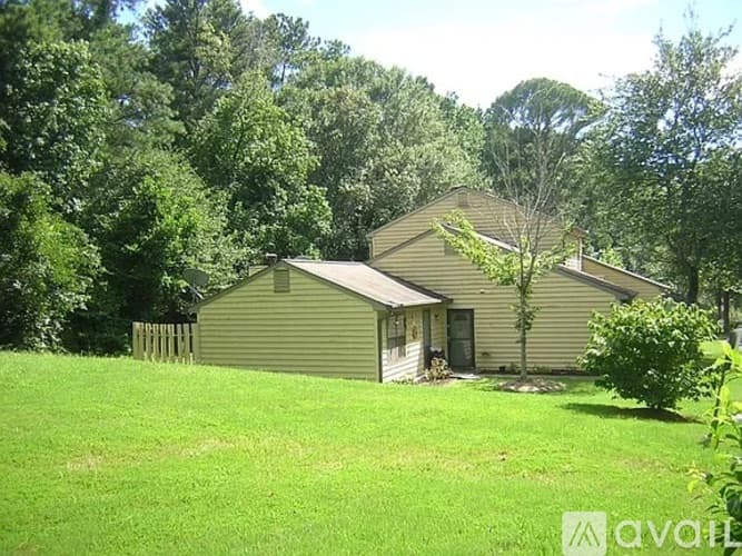 Lawrenceville House: 133 Sandalwood Cir