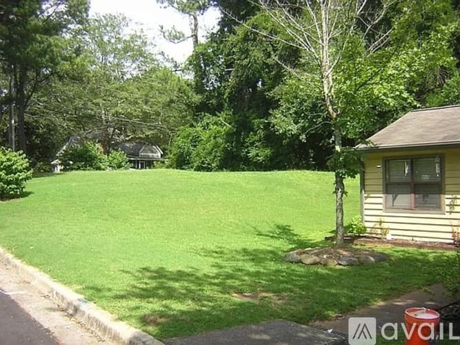 Lawrenceville House: 133 Sandalwood Cir