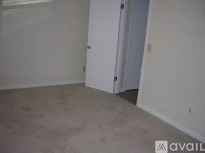 Lawrenceville House: 133 Sandalwood Cir