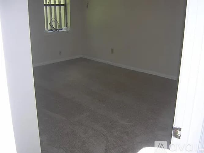 Lawrenceville House: 133 Sandalwood Cir