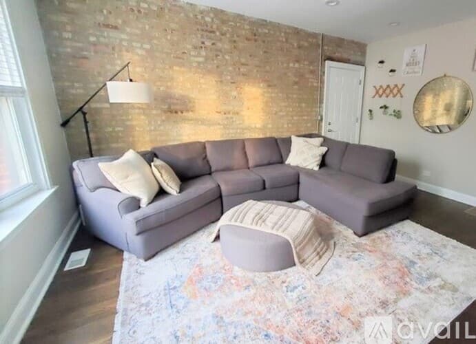 Chicago Apartment: 1634 W Roscoe Street