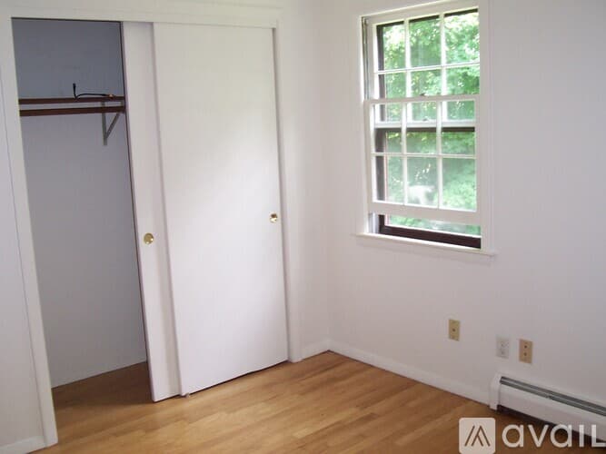 Southbury Apartment: 28 Church Road