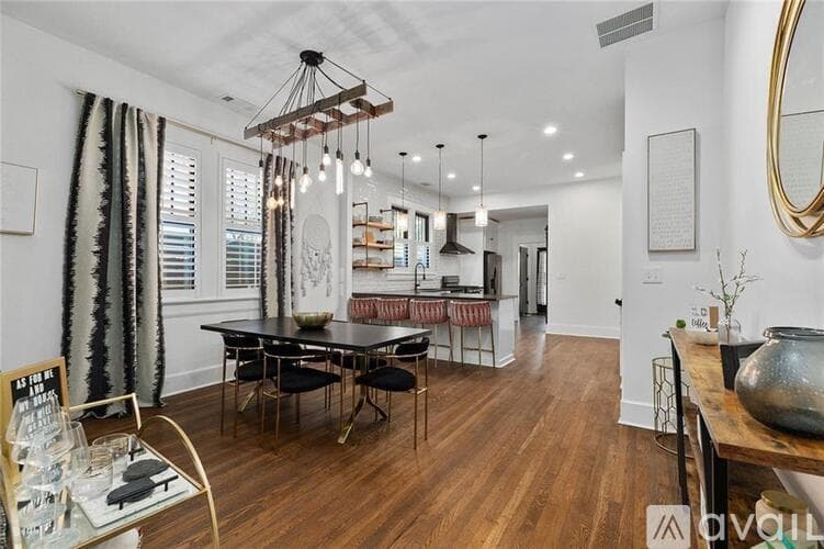 Atlanta House: 563 Parkway Drive Northeast