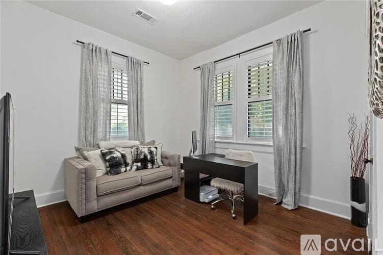Atlanta House: 563 Parkway Drive Northeast