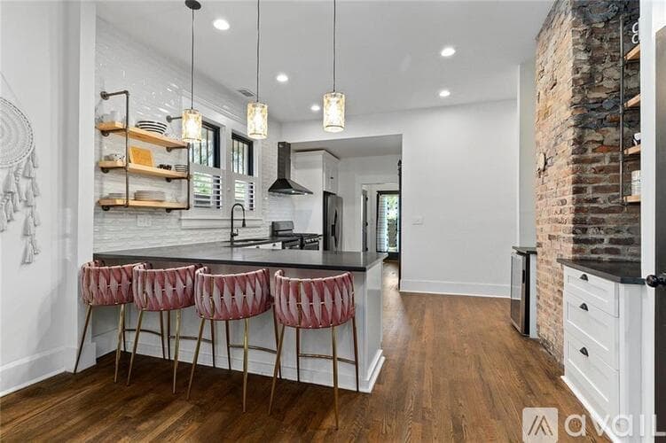 Atlanta House: 563 Parkway Drive Northeast