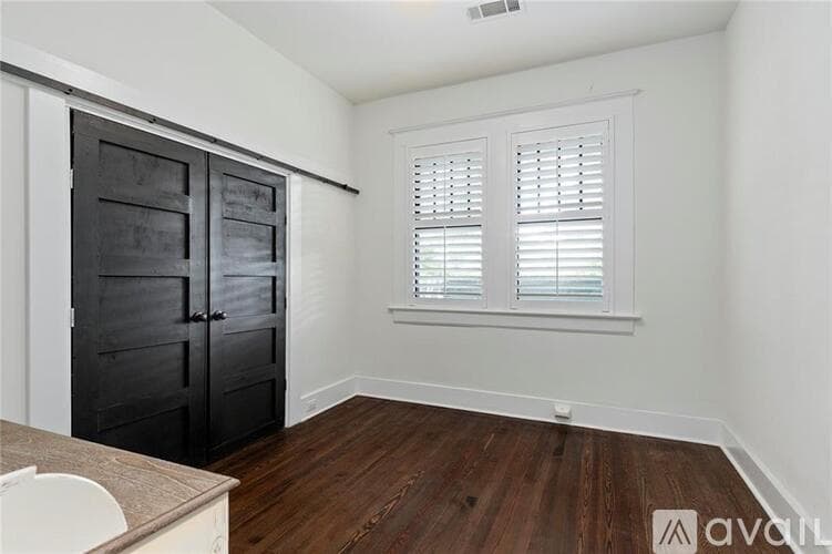 Atlanta House: 563 Parkway Drive Northeast