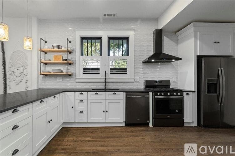 Atlanta House: 563 Parkway Drive Northeast
