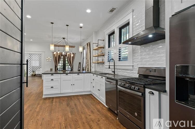Atlanta House: 563 Parkway Drive Northeast