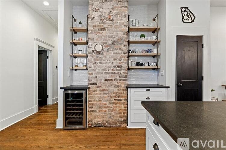 Atlanta House: 563 Parkway Drive Northeast