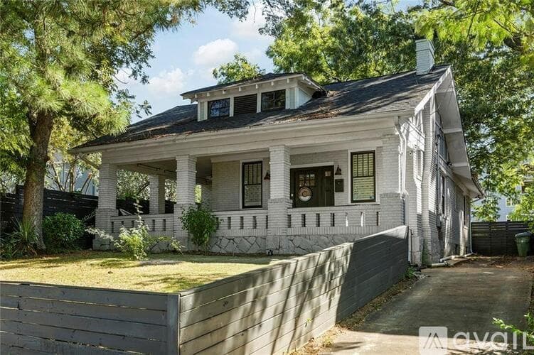 Atlanta House: 563 Parkway Drive Northeast