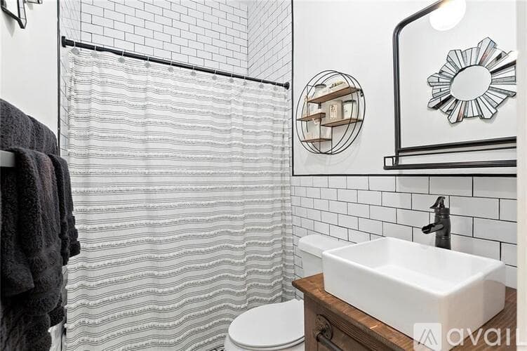 Atlanta House: 563 Parkway Drive Northeast