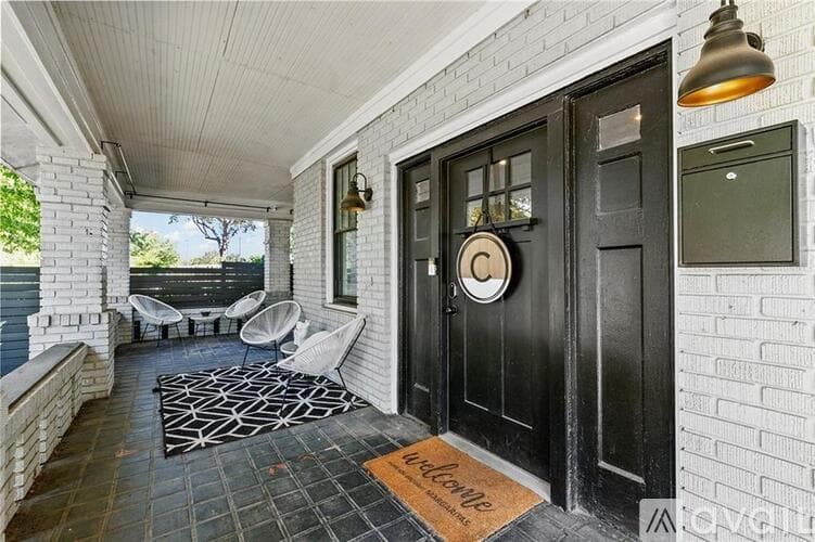 Atlanta House: 563 Parkway Drive Northeast