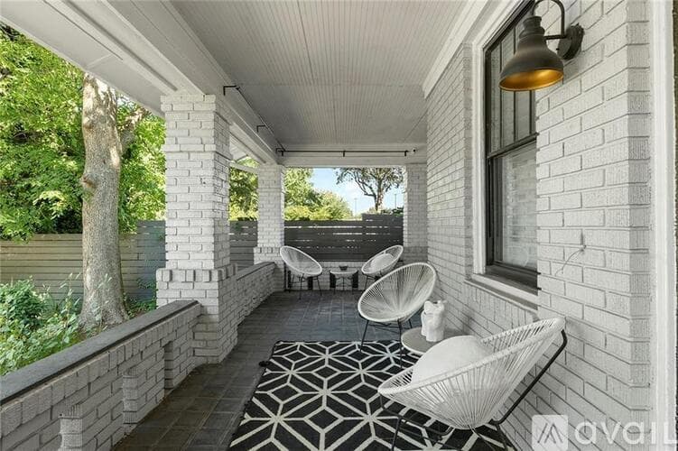 Atlanta House: 563 Parkway Drive Northeast