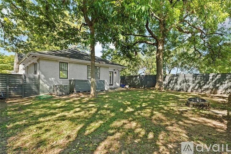 Atlanta House: 563 Parkway Drive Northeast