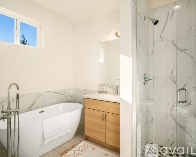 Burien Townhome: 15612 8th Avenue Southwest