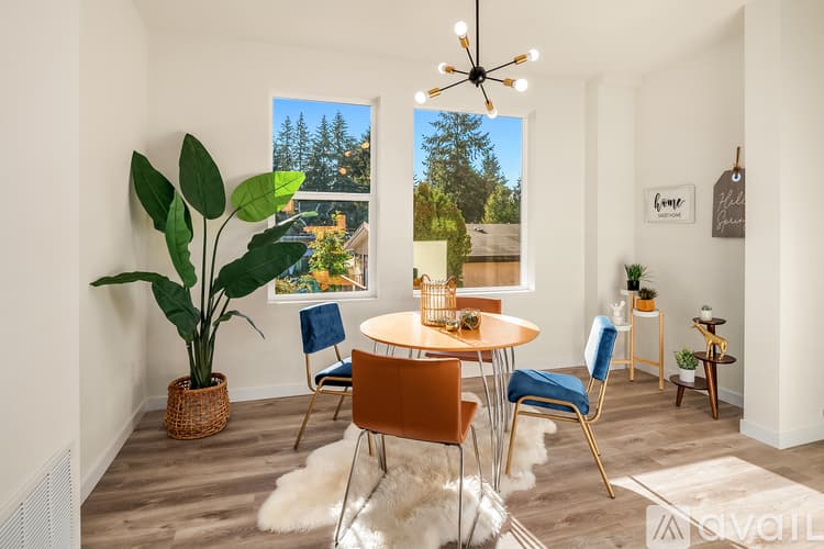 Burien Townhome: 15612 8th Avenue Southwest