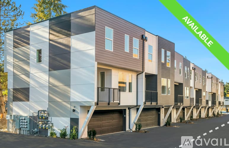 Burien Townhome: 15612 8th Avenue Southwest