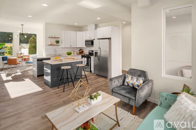 Burien Townhome: 15612 8th Avenue Southwest